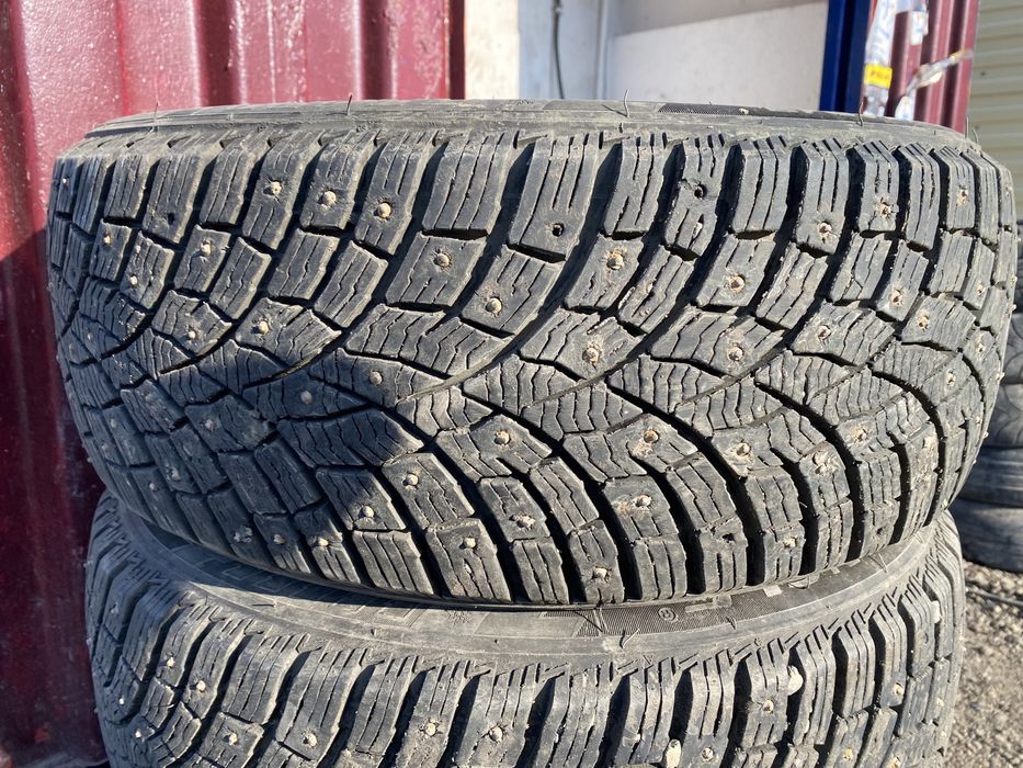 Продаю покрышки размер 225/50 R17 шипы состояние отличное 90% шипов на