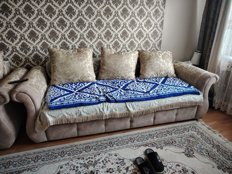 Продается мягкая мебель в хорошем состоянии оба кресла раздвигаться