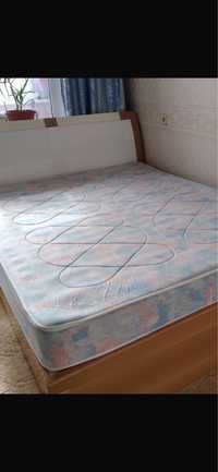 Продам 2/х спалный кроват белого цвета с матрасом  матрас новый