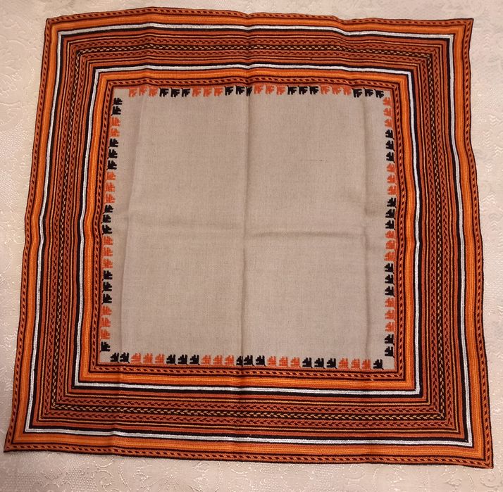 Каре българска бродерия