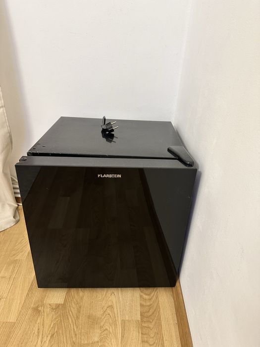 Minicongelator usa sticla neagra