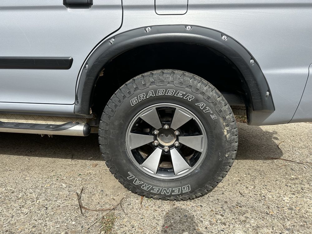 Mitsubishi pajero sport 2006