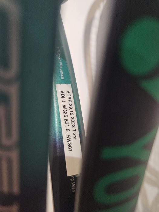 Yonex VCore Pro 97 Stare excelenta Maner 2