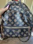 Оригинална раничка Guess