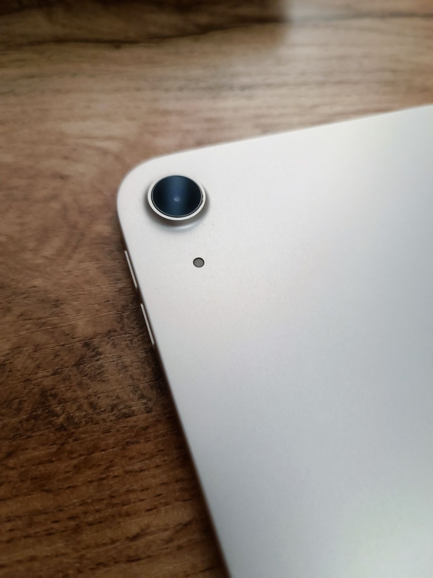 iPad A2588 Q9W45D6FDK