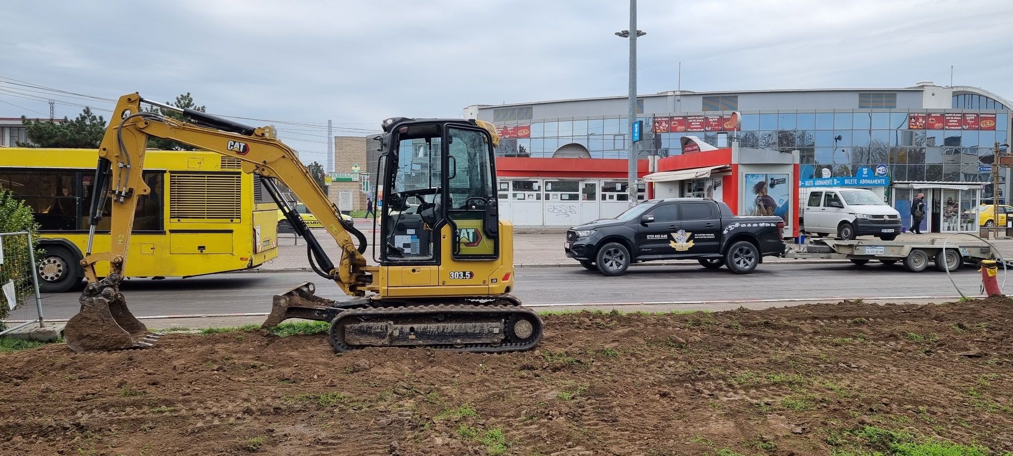 Inchiriere/inchiriez Miniexcavator 3tone/Bobcat/Motoburghiu