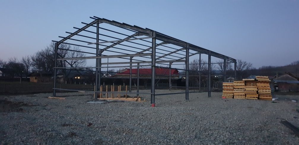 Vând structura metalica 10X20X5h confecții , hale complete