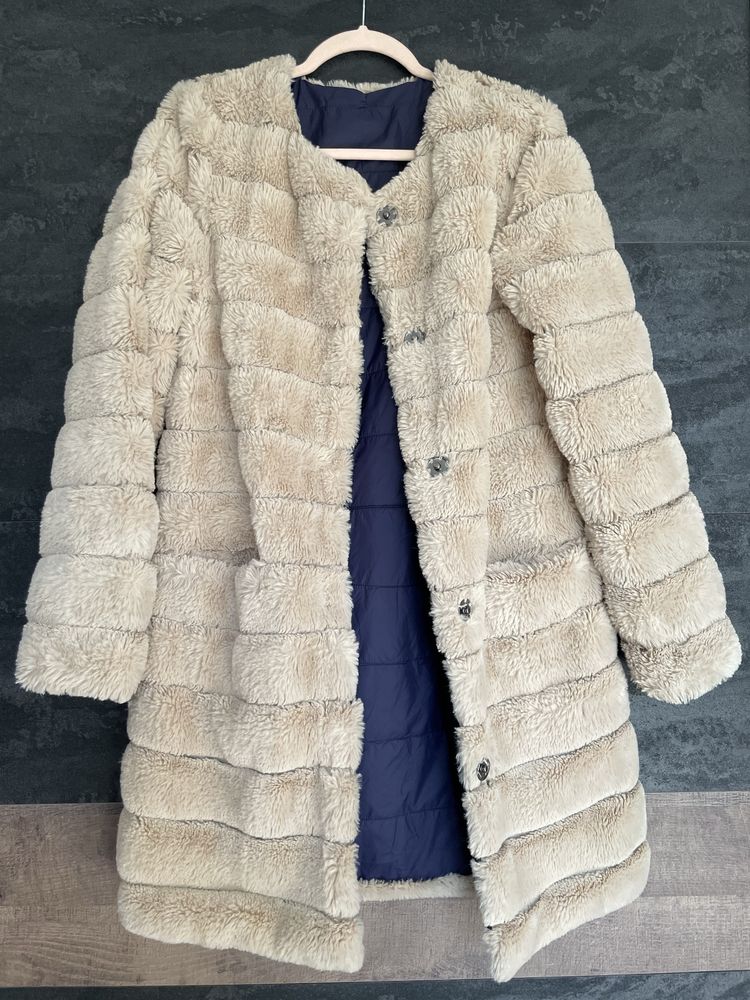 Guess palton rar faux fur blana cu 2 fețe