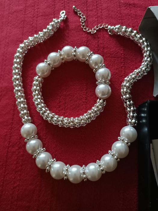 Продам бижутерию Avon.