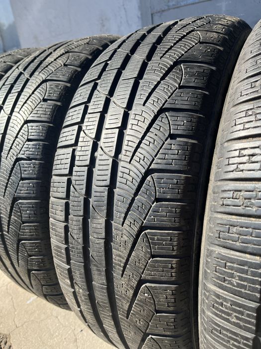 4 бр. зимни гуми 225/45/18 Pirelli RSC 5,5-6 mm DOT 3314