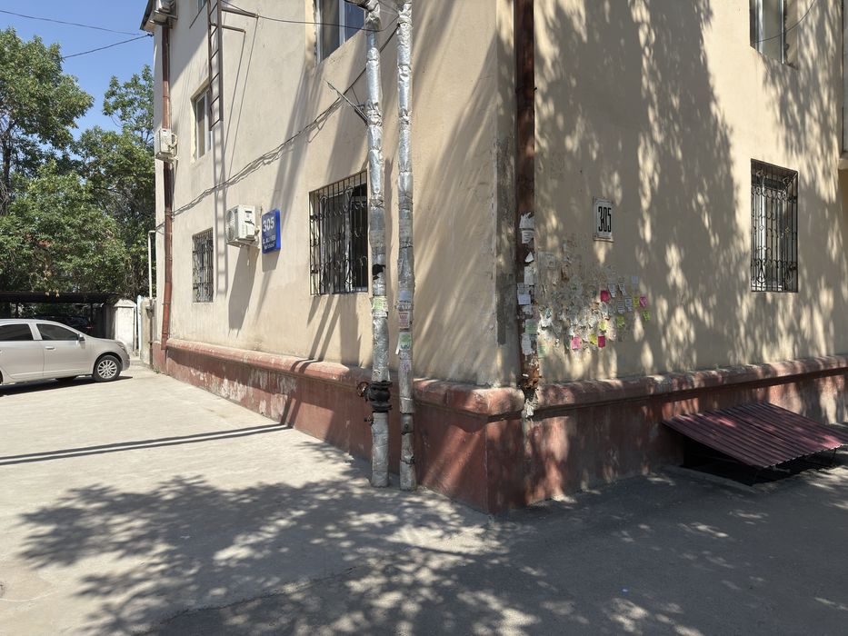 Продается 1 этаж под нежилое Азербайжанский центр транспортный институ