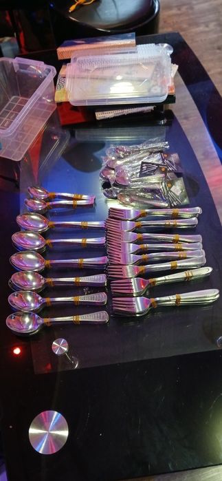 Вилици лъжици нови