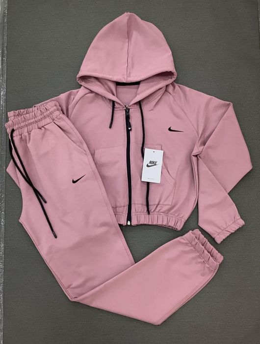 Nike Дамски Спортни Екипи (S-L) Различни Цветове