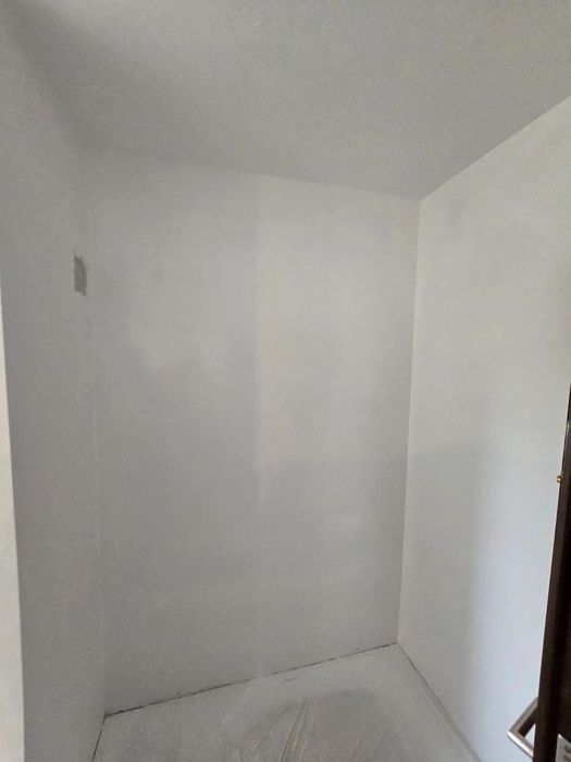 Zugravim cu pompa vopsea lavabila amorsa (var)