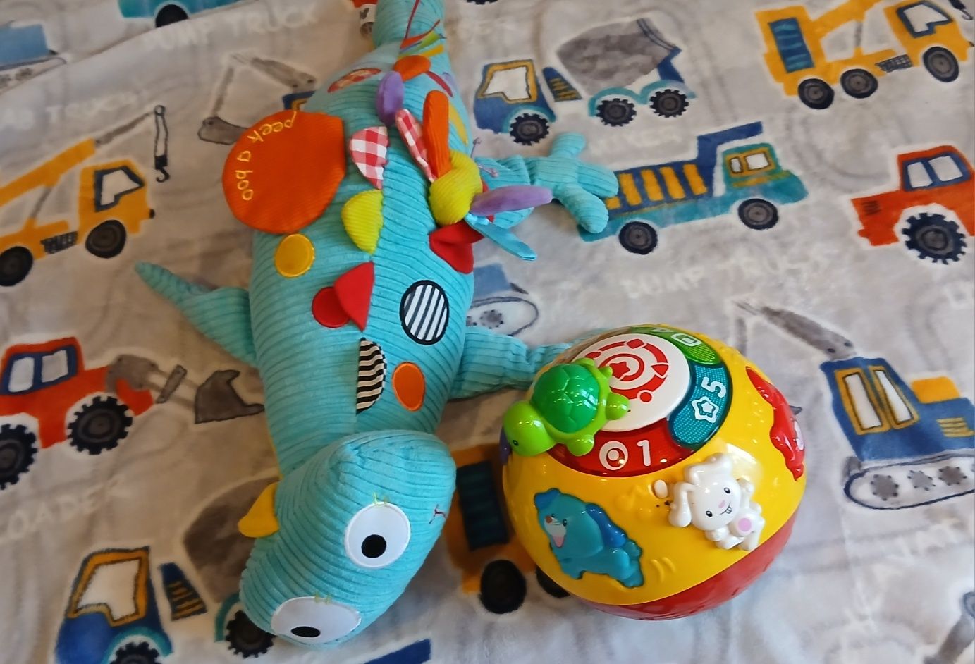 Minge interactiva Vtech si jucarie pluș tummy time