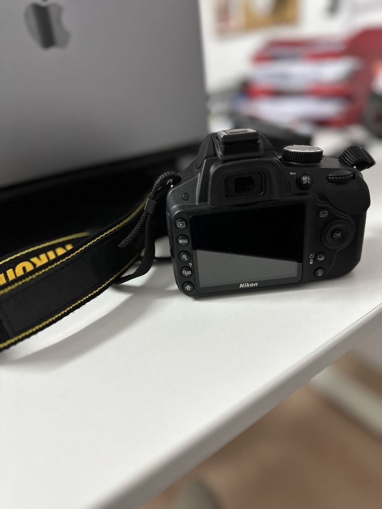 Aparat foto DSLR Nikon D3200 Kit cu obiectivul 18-55mm