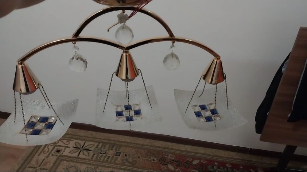 Продам люстру хорошую