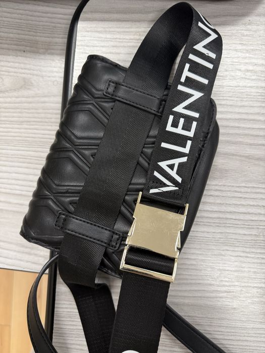 Чантичка за кръста Valentino-25 лева!