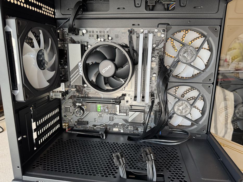 PC gaming AMD 32GB Ram cu RTX5060