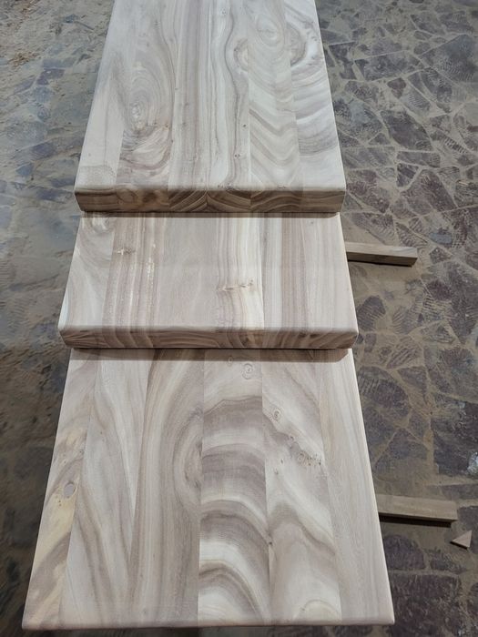 Столярный цех. Ступени. Балясины.Перила.Установка покраска лестниц.