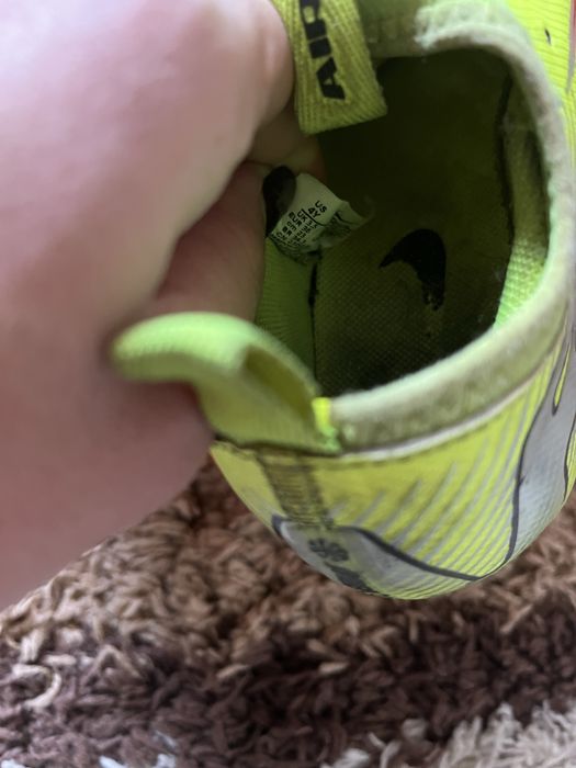 Футболни бутонки найк