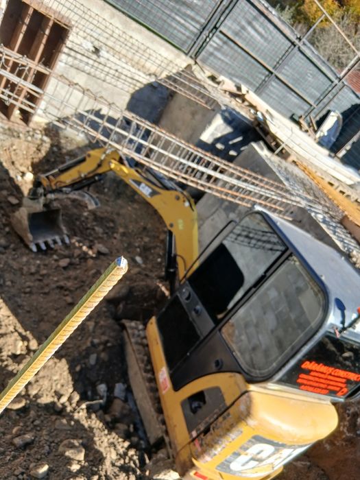 De inchiriat excavator