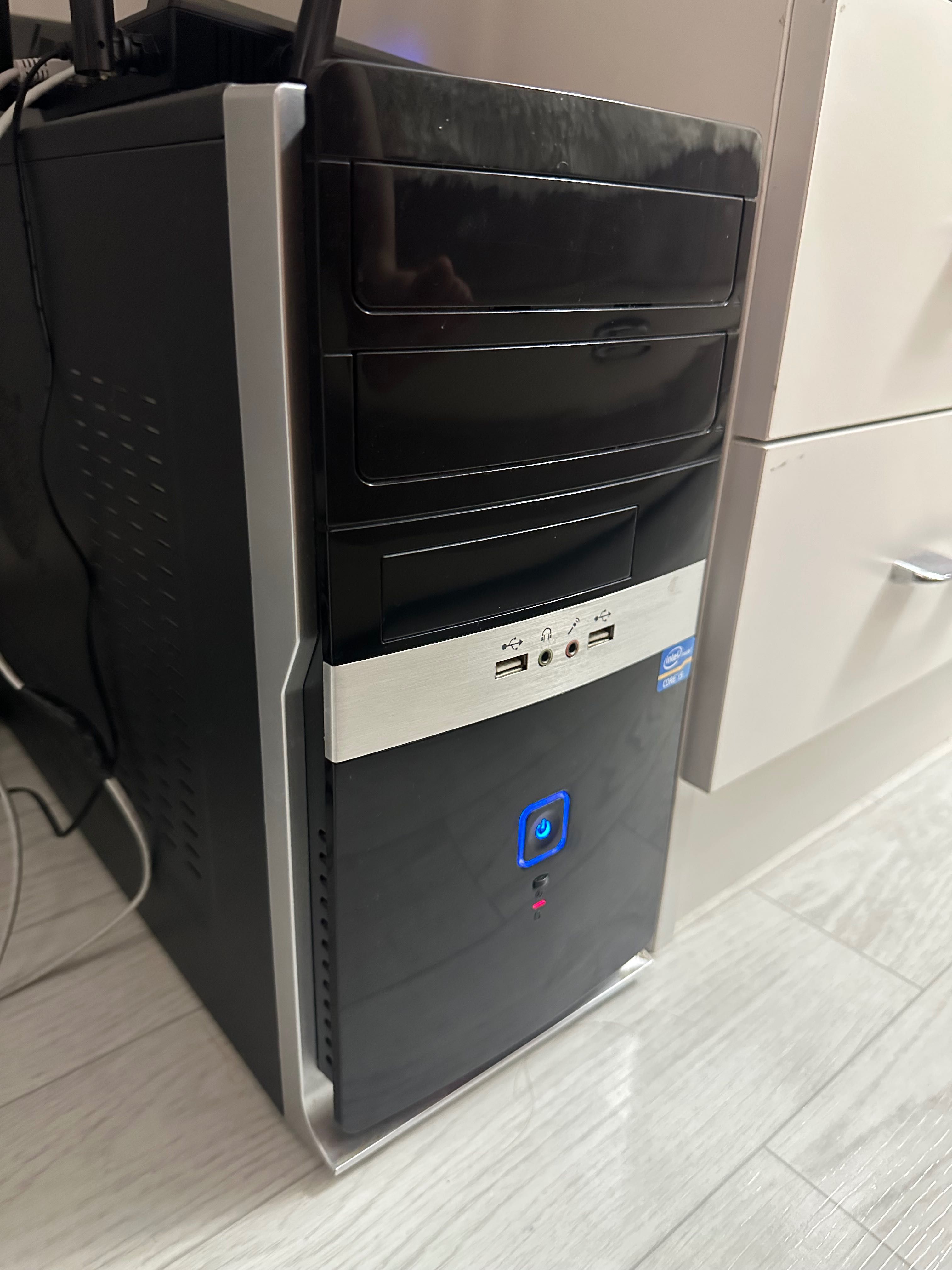 Продается компьютер. В хорошем состоянии. Samsung Windows 7.