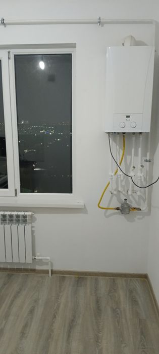 Янги дархонда курилган уй сотилади 13.этаж 3 хонали квартира .