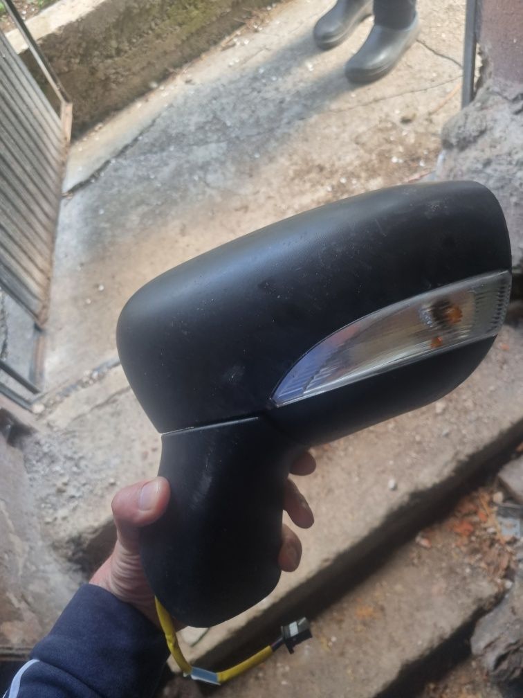 Ляво огледало за Renail Captiyr