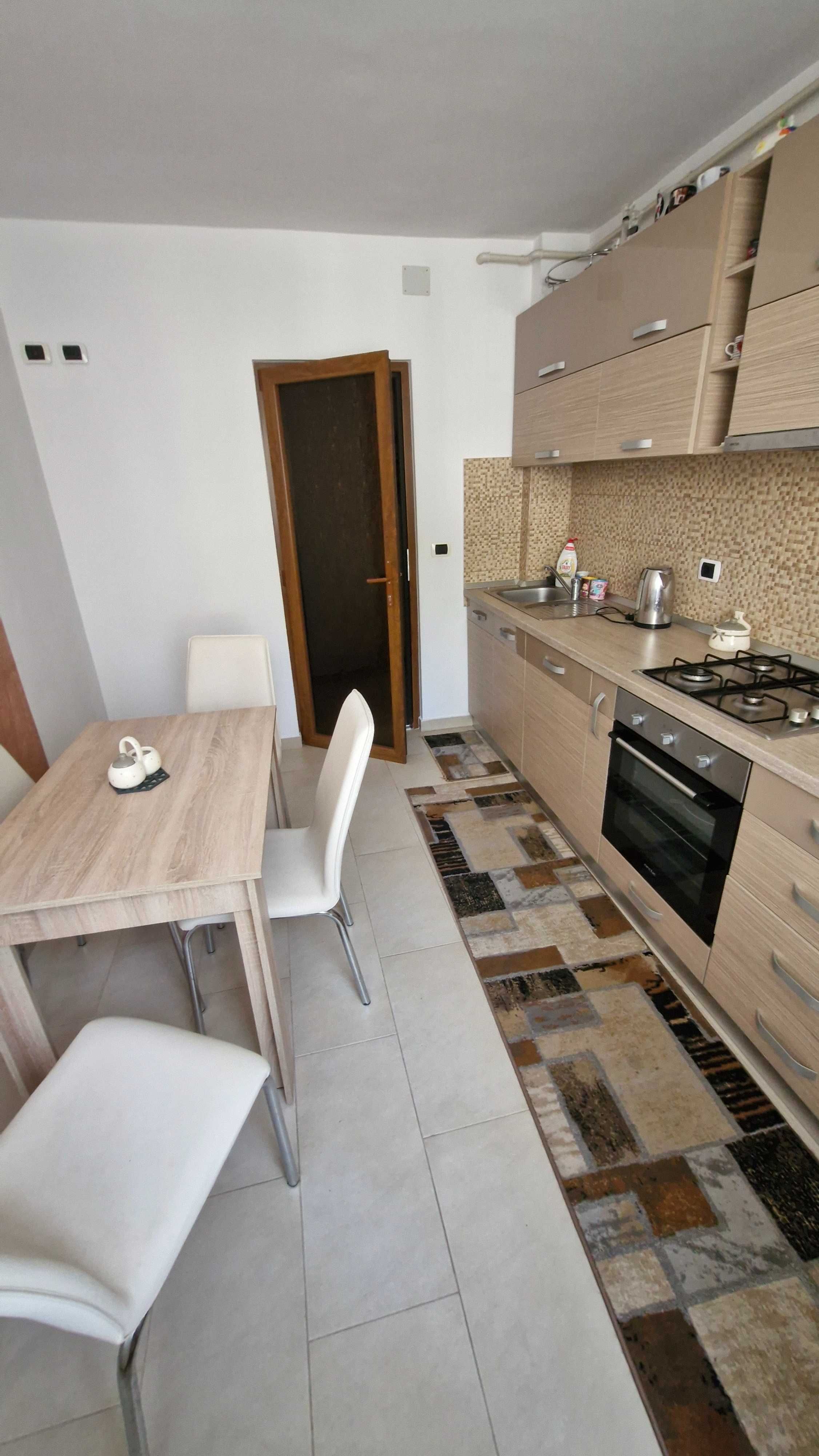 Apartament 4 camere  de vanzare