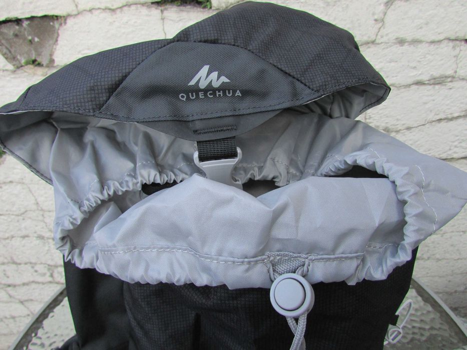 Туристическа раница Quechua Decathlon 20L