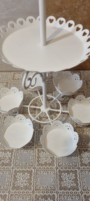 Suport pentru briose din metal