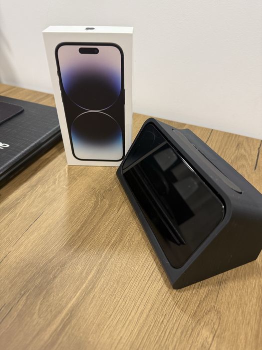 iPhone 14 Pro Space Black 256GB + Suport de birou cu incarcate Magsafe