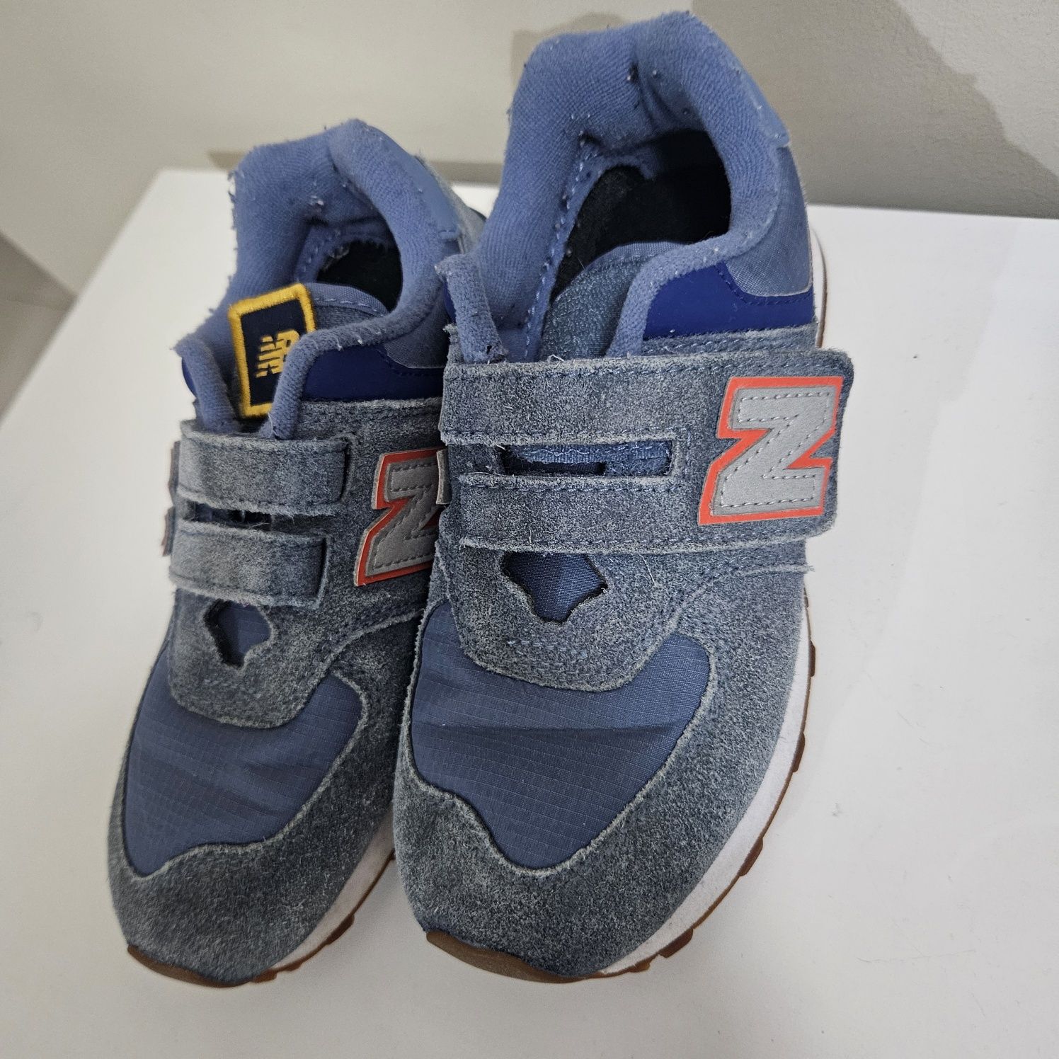 Adidasi New balance ediție limitata.nr 33 copii
