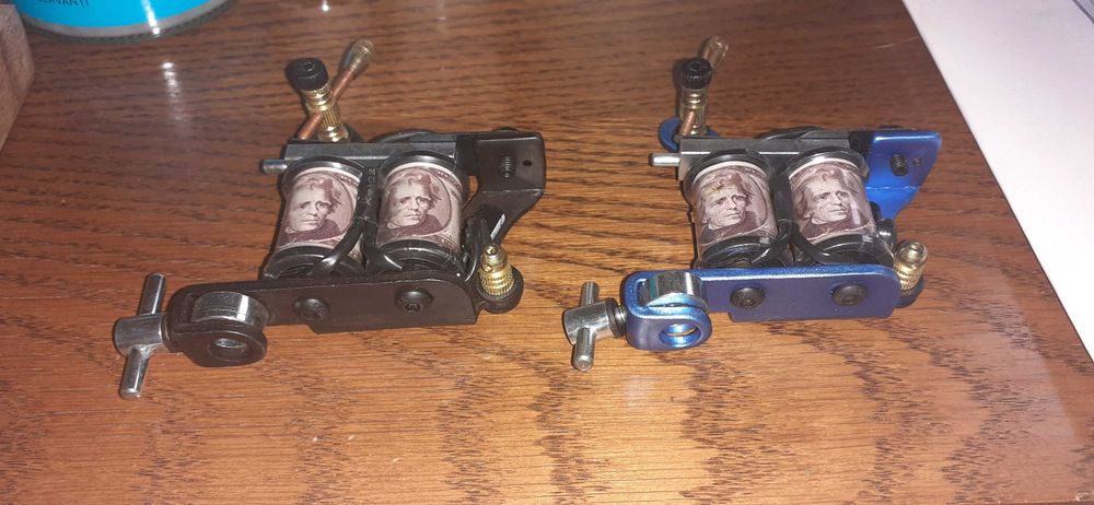 Vand Doua Masini de Tatuat Tattoo