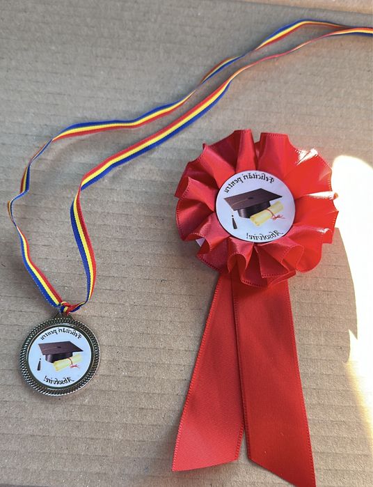 Robe-toci-esarfe-festivitati de absolvire