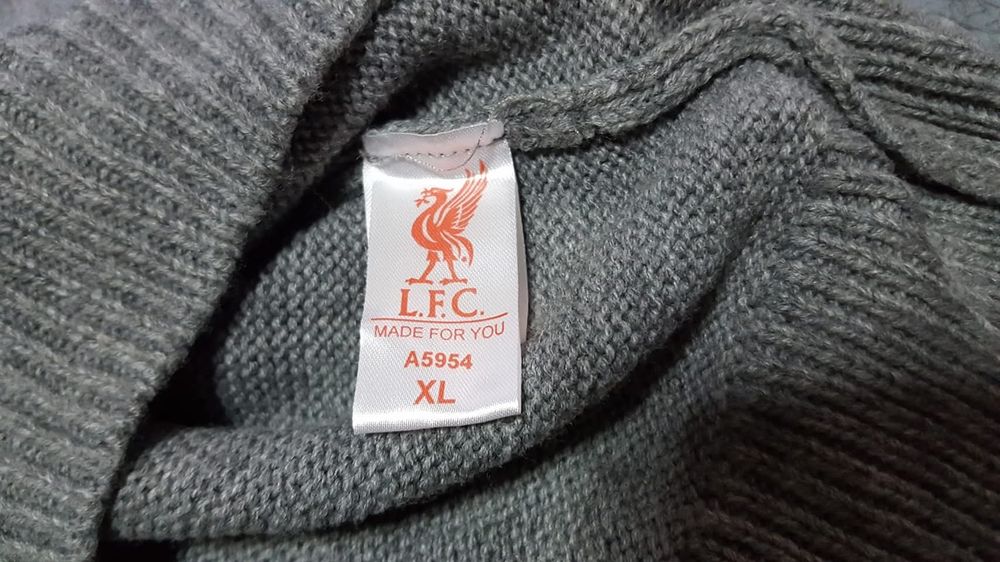 Якe и зимен пуловер на Ливърпул/Liverpool FC/