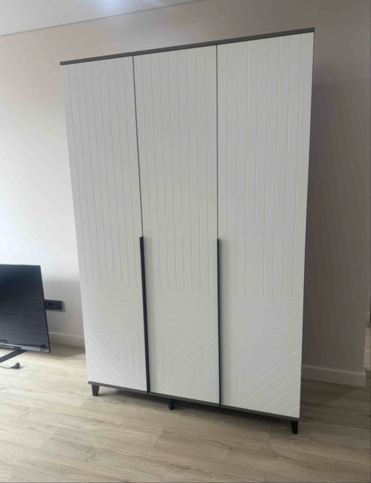 Распашной шкаф новый