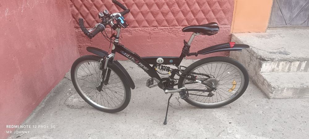 Fargʻona shahar frunskiy massivda velosiped sotiladi.