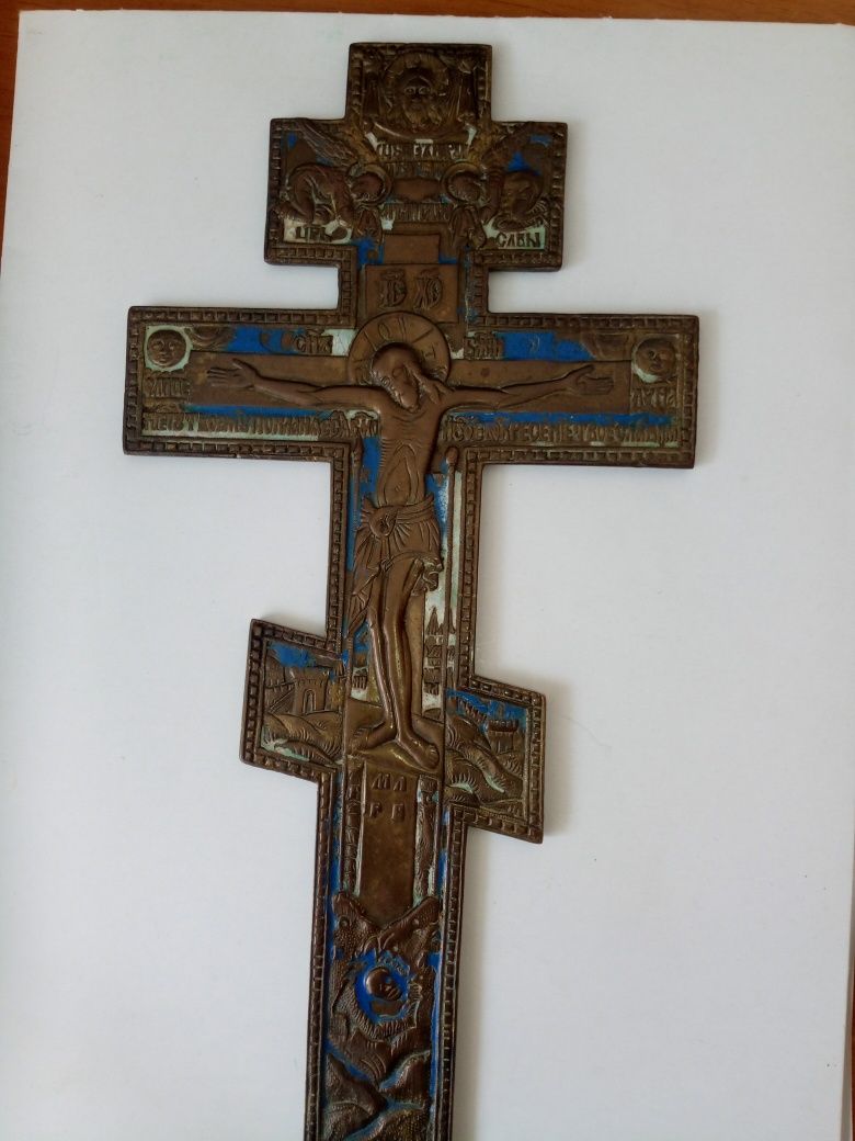 Crucifix de bronz cu email