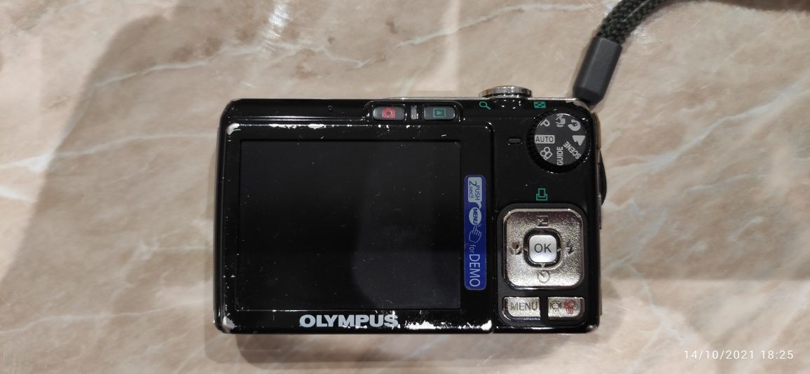 Продавам фотоапарат OLYMPUS