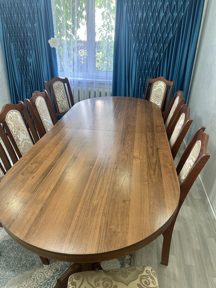 Продается стол с 12 стульями