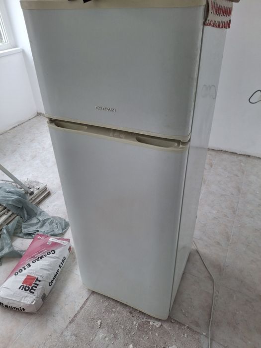 Хладилник Crown/ Краун