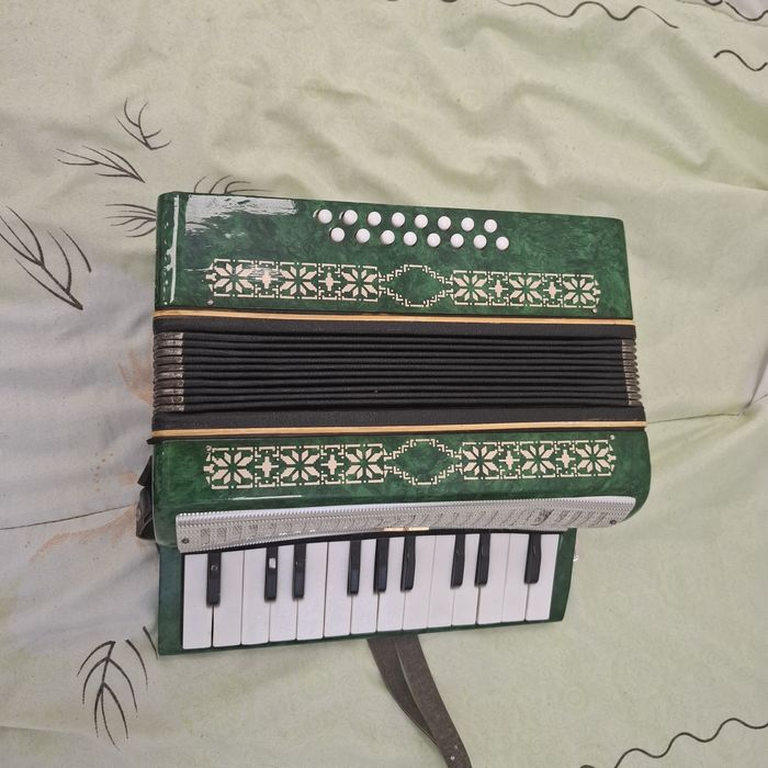 Руски акордион 16 баса