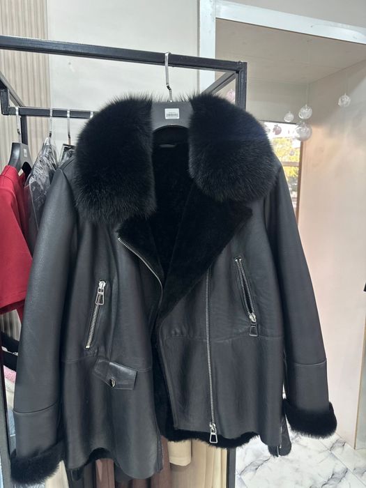 дубленка натуральная кожа, новое состояние , без запаха! одевала 1 раз