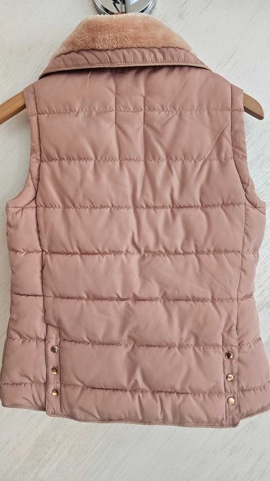 Продавам дамска грейка на GUESS.