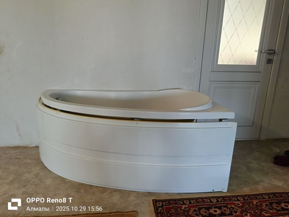 Ванна белого цвета