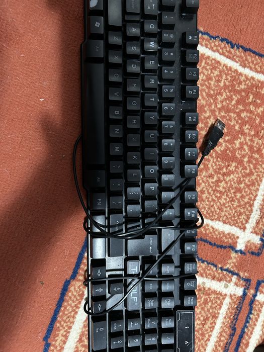 Vand tastatura pentru pc