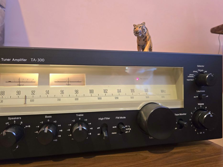 Sansui TA-300. Frumusețe Hi-Fi. Un vintage de calibru. Preț fix !