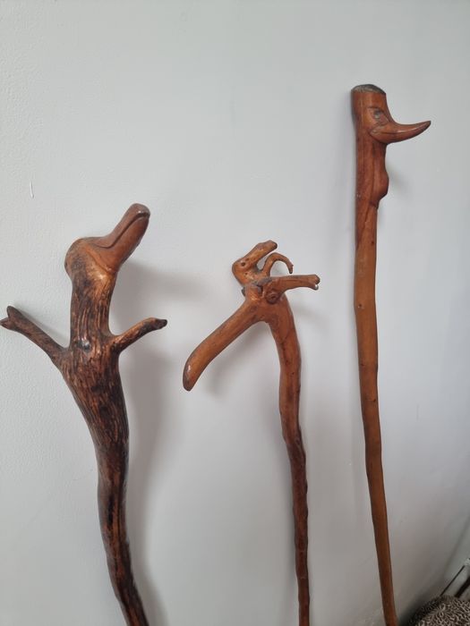 Baston din lemn sculptat integral manual dintr-o singura bucata